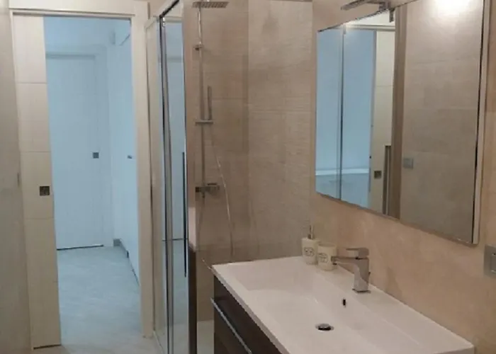 Apartment Bilocale Moderno In Centro Citta' *