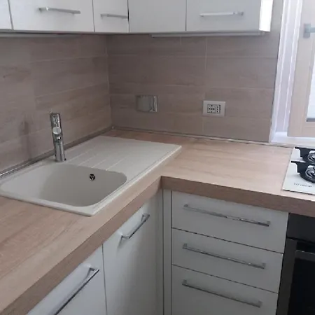 Bilocale Moderno In Centro Citta' Апартаменты *